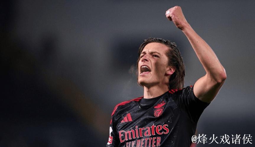 皇马官宣重磅回购!5000万欧拿下22岁葡超新星 签6年合同 曼联分红 皇马官宣重磅回购!5000万欧拿下22岁葡超新星 签6年合同 曼联分红